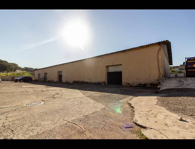 208M² WAREHOUSE TO LET IN QUEENSMEAD INDUSTRIA